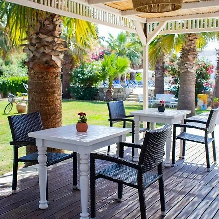 Ladonia Zemda Hotel *