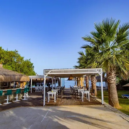 Ladonia Zemda Hotel *