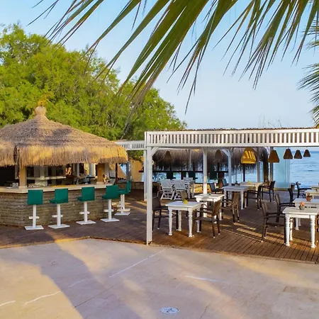 Ladonia Zemda Hotel *